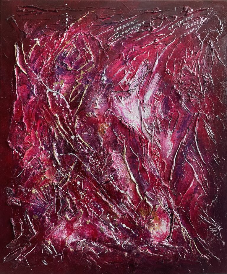 sur fond de couleur rouge, bordeaux, elle représente graâce à ses textures et reliefs la pierre précieuse de la spinelle rouge